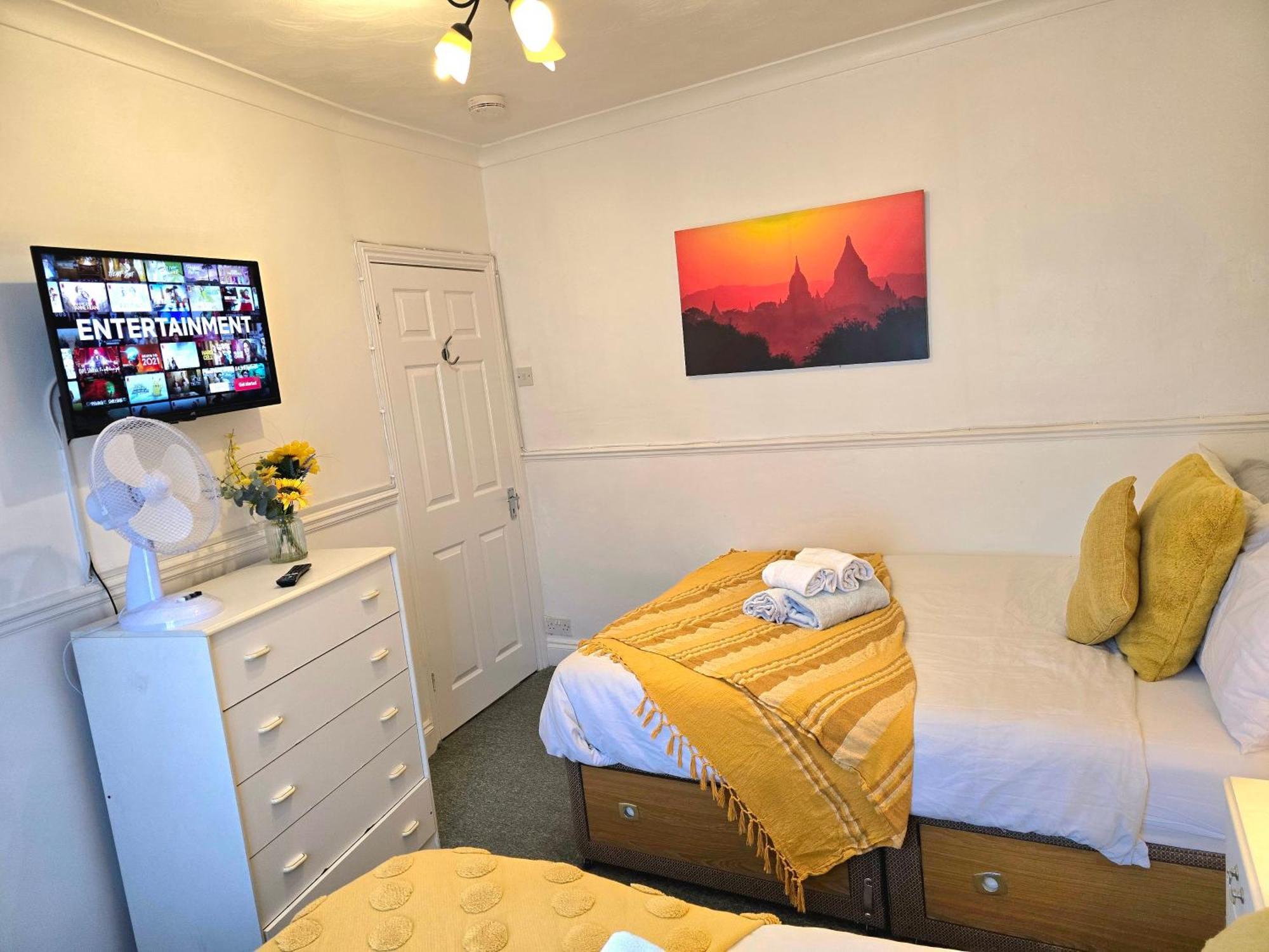 Gillings Villa -Perfect For Long & Short Stays Gillingham  Exterior foto